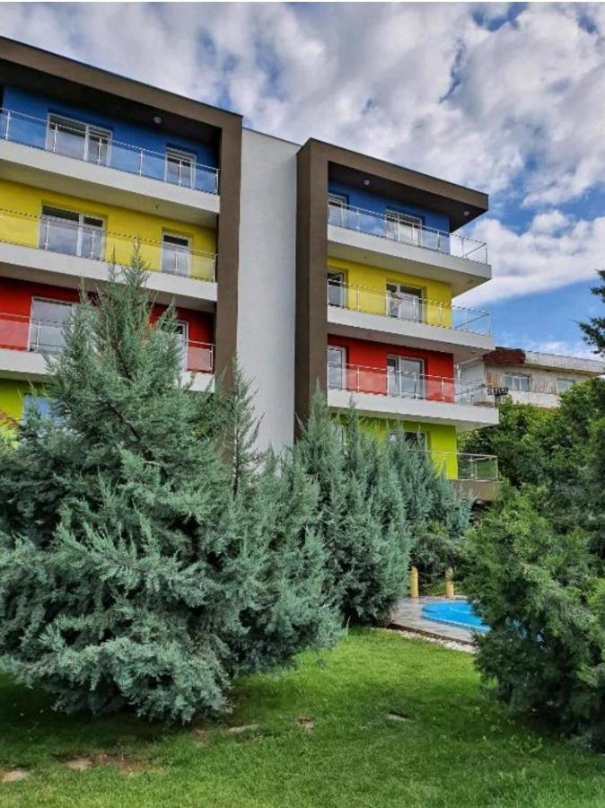 Tranzzit Airport Apartment II Отопень Екстер'єр фото