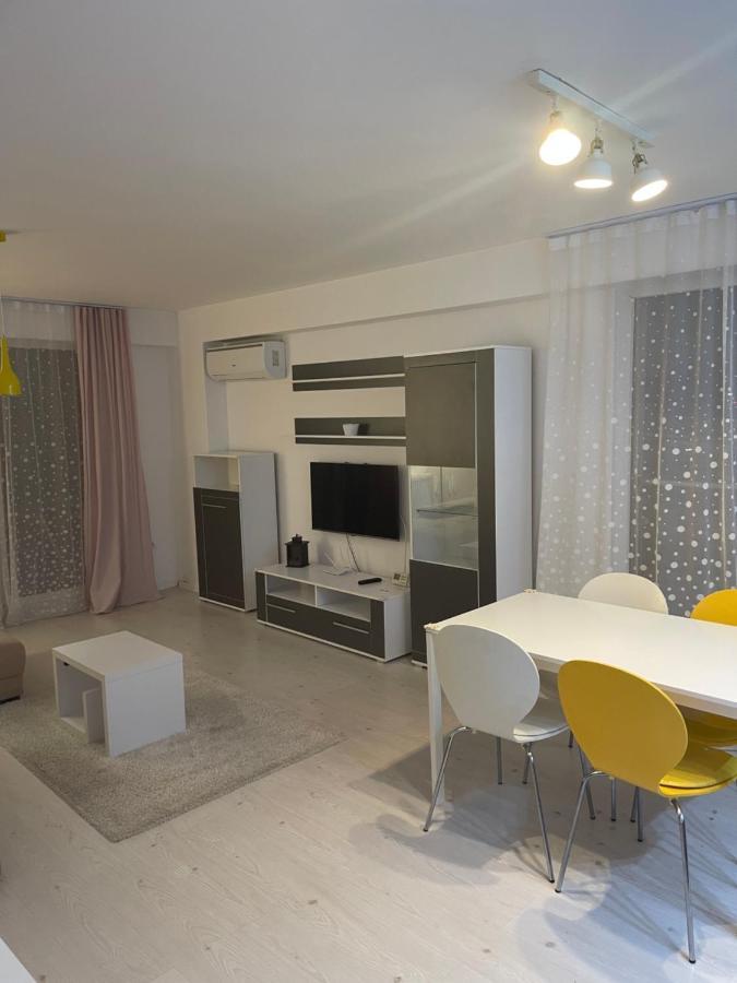 Tranzzit Airport Apartment II Отопень Екстер'єр фото