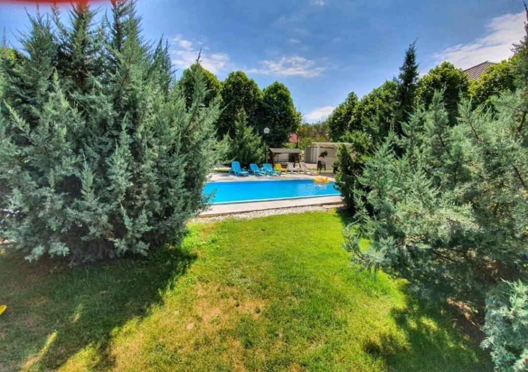 Tranzzit Airport Apartment II Отопень Екстер'єр фото
