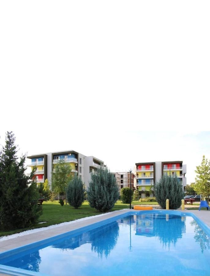 Tranzzit Airport Apartment II Отопень Екстер'єр фото