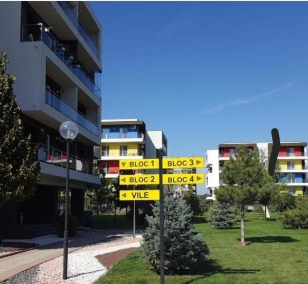 Tranzzit Airport Apartment II Отопень Екстер'єр фото