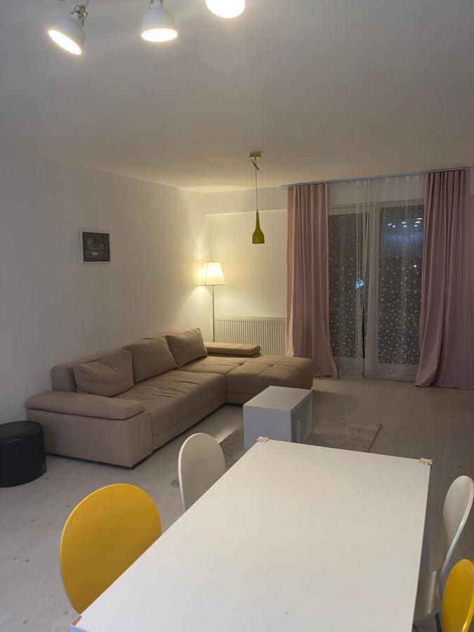 Tranzzit Airport Apartment II Отопень Екстер'єр фото