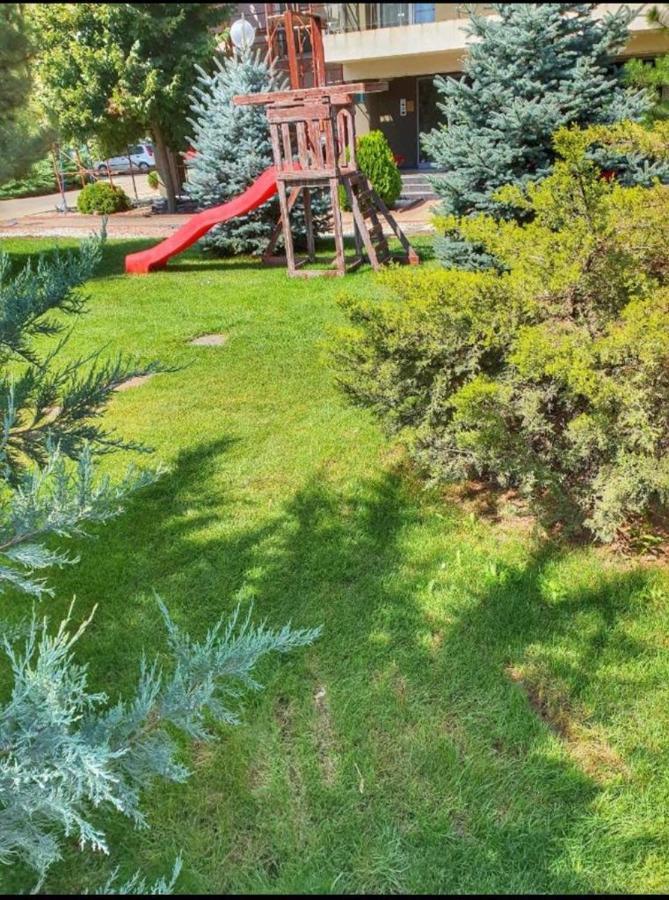 Tranzzit Airport Apartment II Отопень Екстер'єр фото